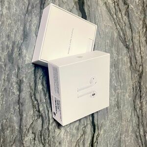 This are the AirPods gen 2 (used like new)